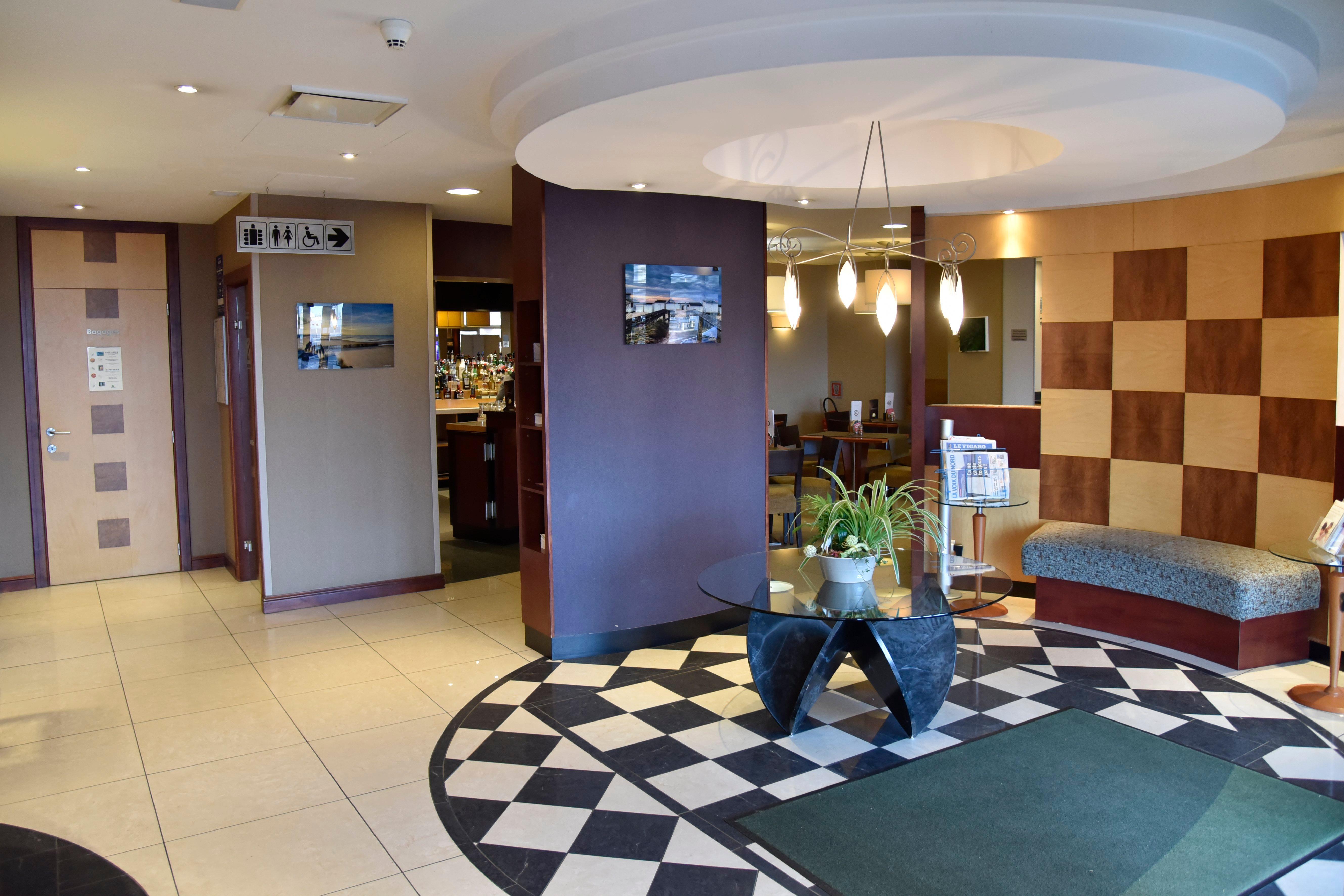 Holiday Inn Calais-Centre, An Ihg Hotel Exteriör bild